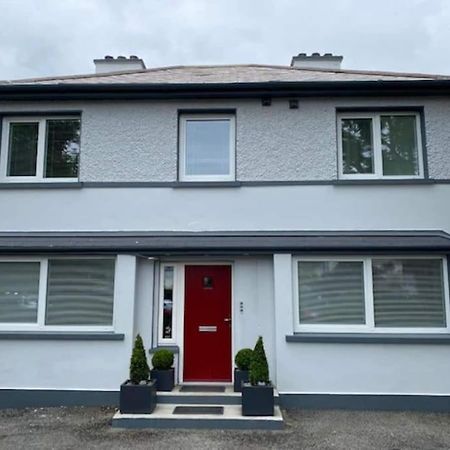 Location, Location - Modern 2 Bed Apt In Killarney Exterior photo